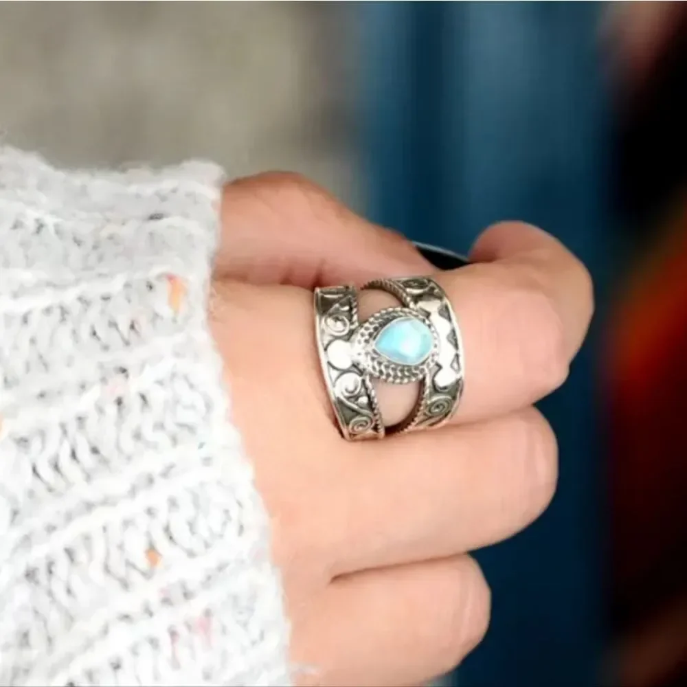 Vintage Style Chunky Band Ring Inlaid Turquoise Sizes 6 to 9